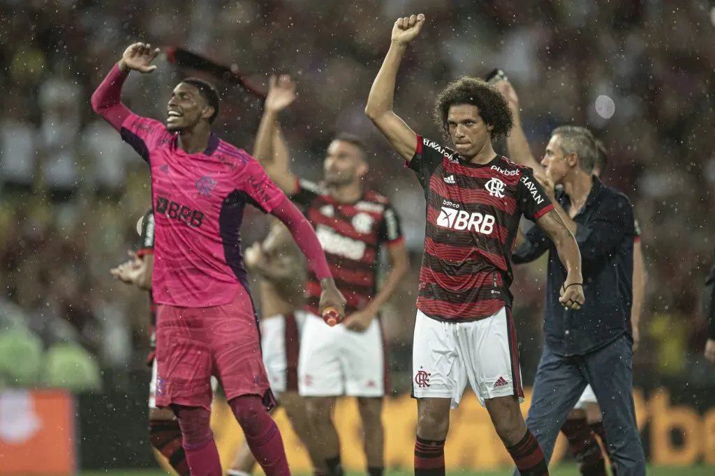Foto: Jorge Rodrigues/AGIF – Willian Arão, ex-jogador do Flamengo, comemora classificacao apos a partida contra o Vasco no estadio Maracana pelo campeonato Carioca 2022.