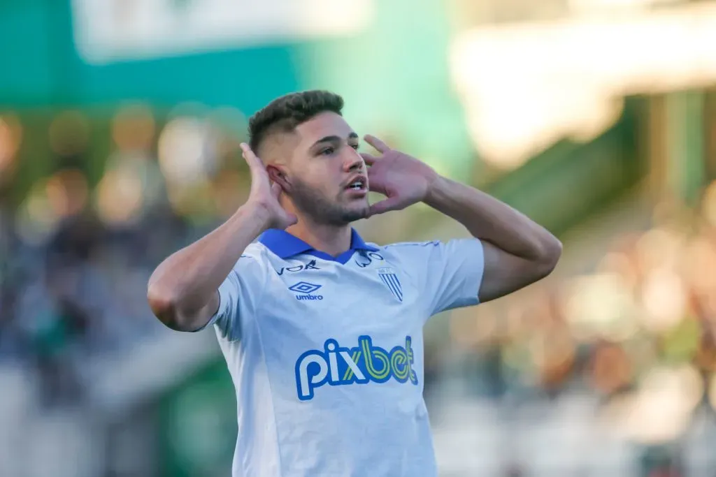 Foto: Luiz Erbes/AGIF – Bissoli: atacante brilhou pelo Avaí em 2022