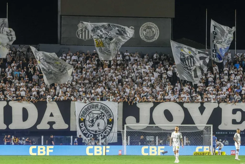 SP – SANTOS – 03/06/2023 – BRASILEIRO A 2023, SANTOS X INTERNACIONAL – Torcida do Santos durante partida contra Internacional no estadio Vila Belmiro pelo campeonato BRASILEIRO A 2023. Foto: Fernanda Luz/AGIF