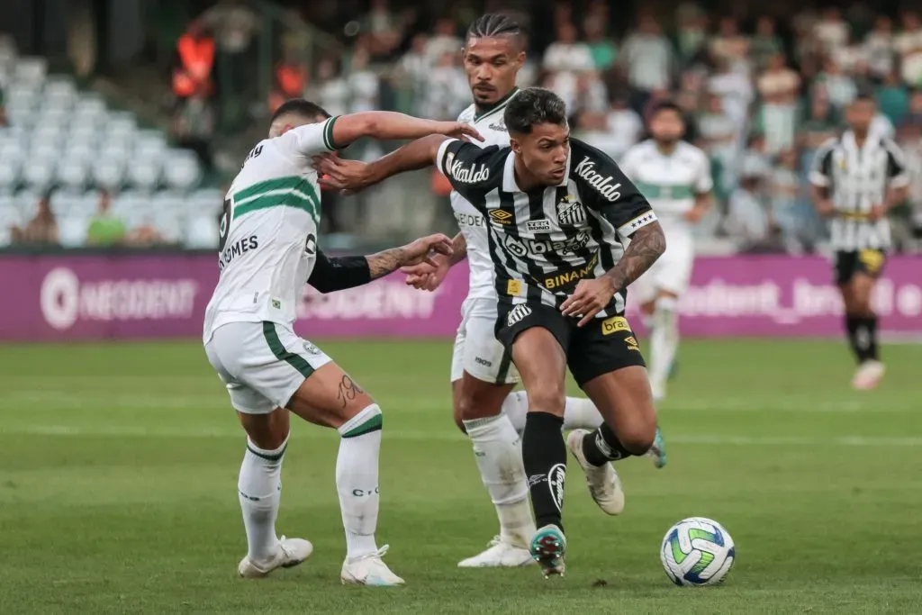 Foto: Robson Mafra/AGIF – Marcos Leonardo já marcou cinco vezes contra o Corinthians