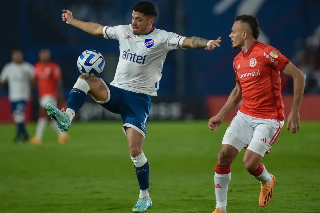 Foto: FocoUy/AGIF – Renê em ação pela Libertadores com a camisa do Inter.