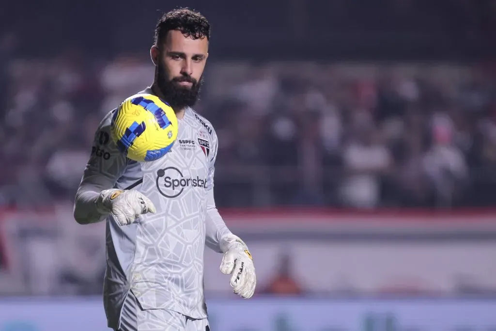 Foto: Ettore Chiereguini/AGIF – O goleiro assinou contrato até 2026