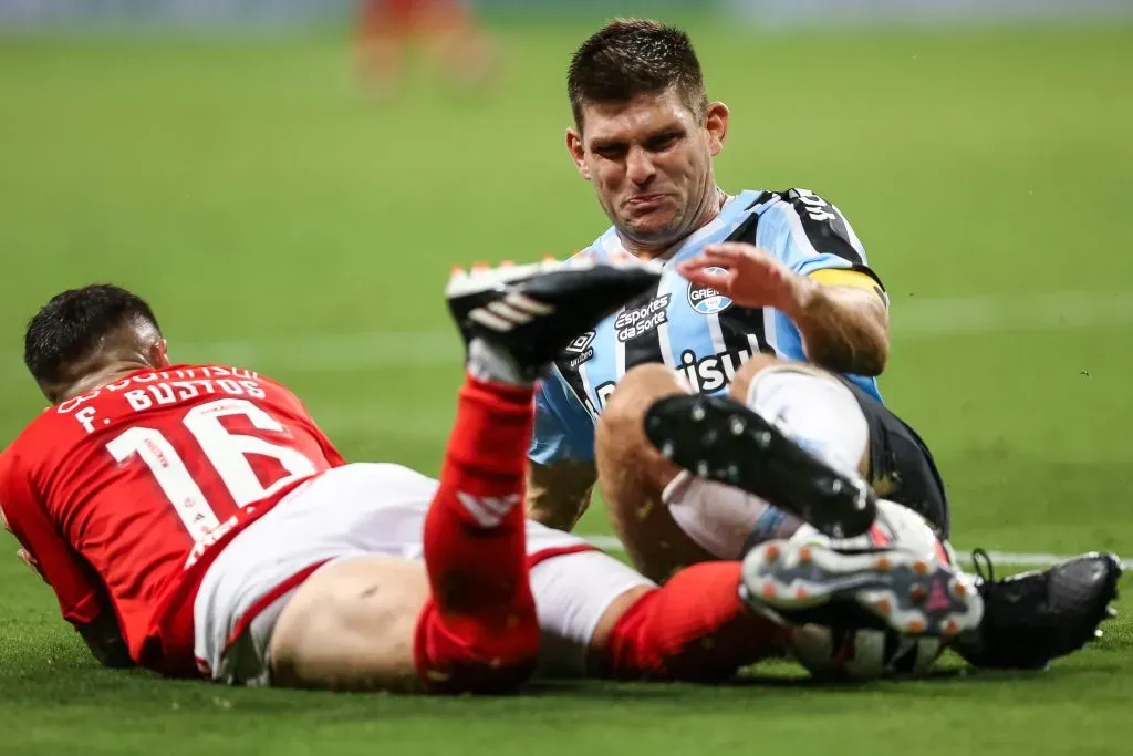 Foto: Pedro H. Tesch/AGIF – Kannemann, suspenso pelo terceiro cartão amarelo, desfalca Grêmio contra o América-MG