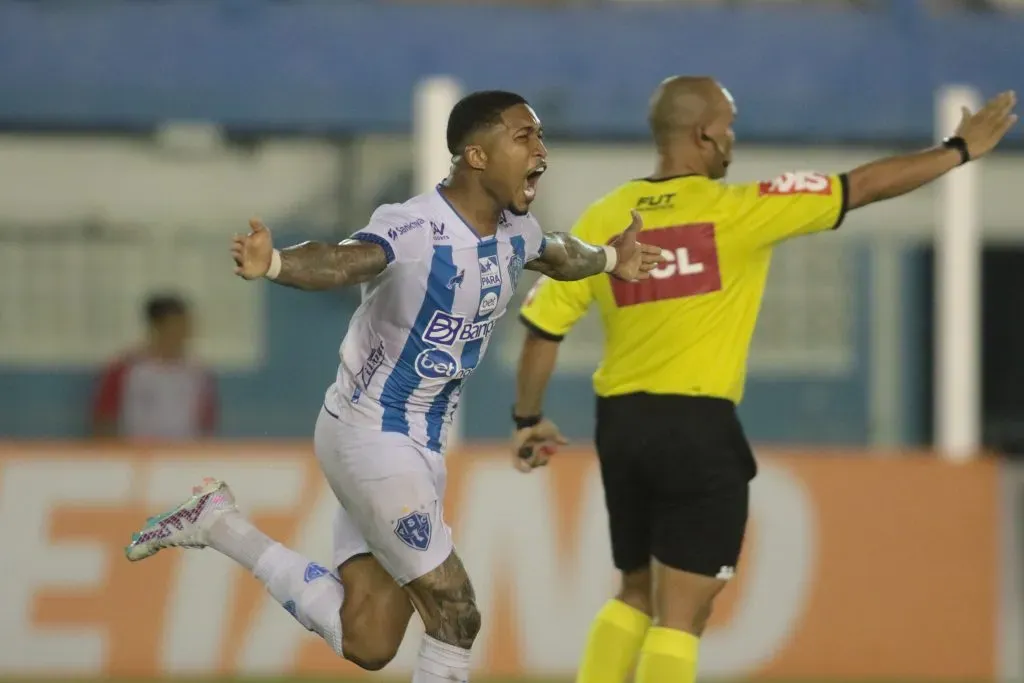 PA - BELEM - 18/06/2023 - BRASILEIRO C 2023, PAYSANDU X FLORESTA - Mario Sergio jogador do Paysandu comemora seu gol durante partida contra o Floresta no estadio Curuzu pelo campeonato Brasileiro C 2023. Foto: Fernando Torres/AGIF