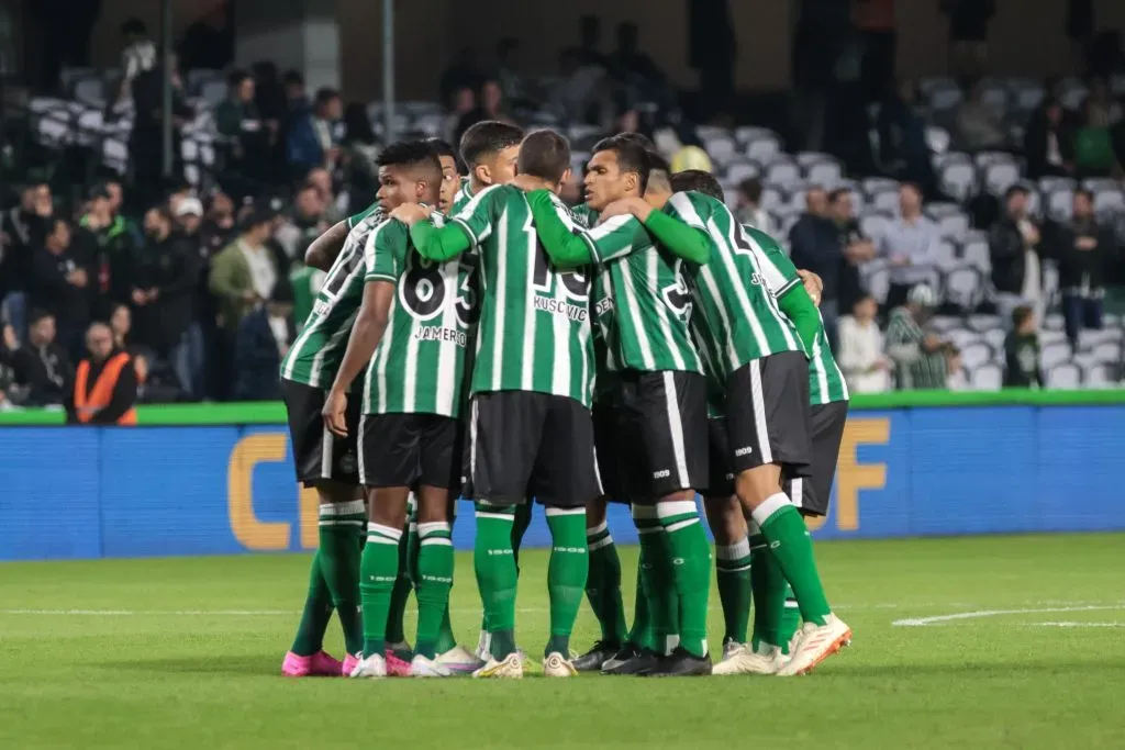 Foto: Robson Mafra/AGIF – Jogando em casa, o Coxa acabou derrotado pelo Inter