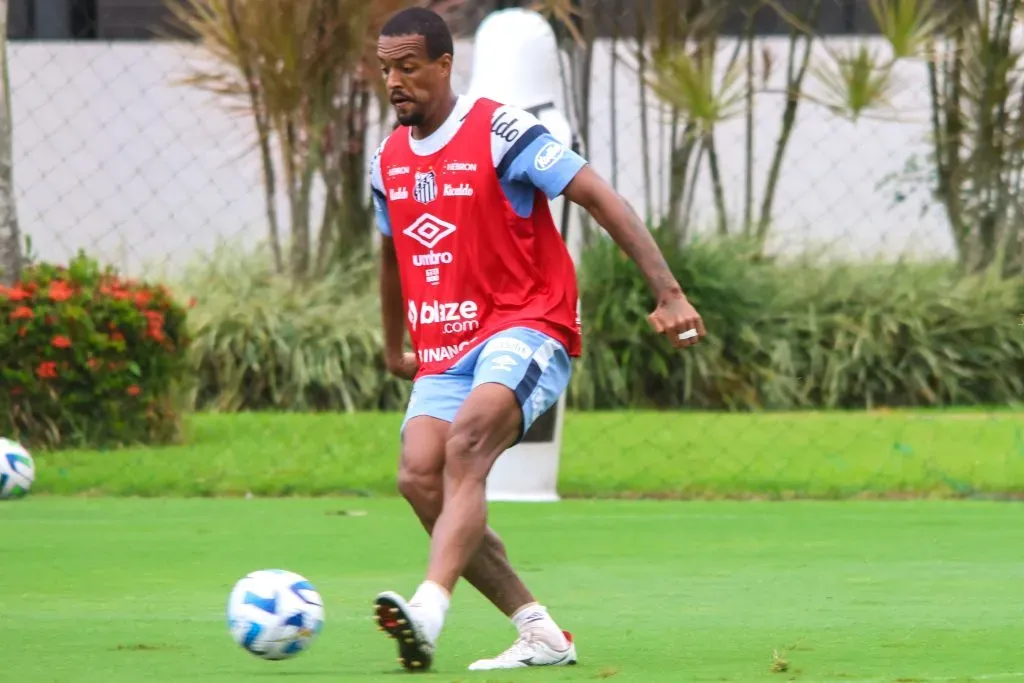 SP – SANTOS – 18/04/2023 – SANTOS, TREINO – Luiz Felipe jogador do Santos durante treino no Centro de Treinamento CT Rei Pele. Foto: Fernanda Luz/AGIF