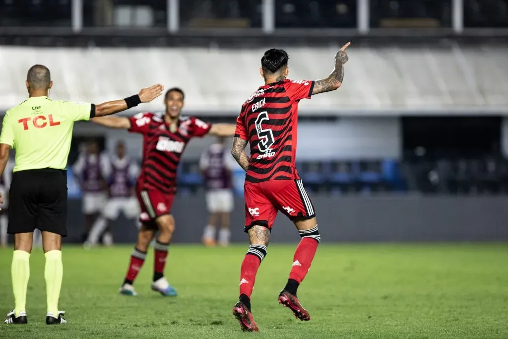 Foto: Abner Dourado/AGIF – Erick Pulgar marcou o gol da vitória do Flamengo