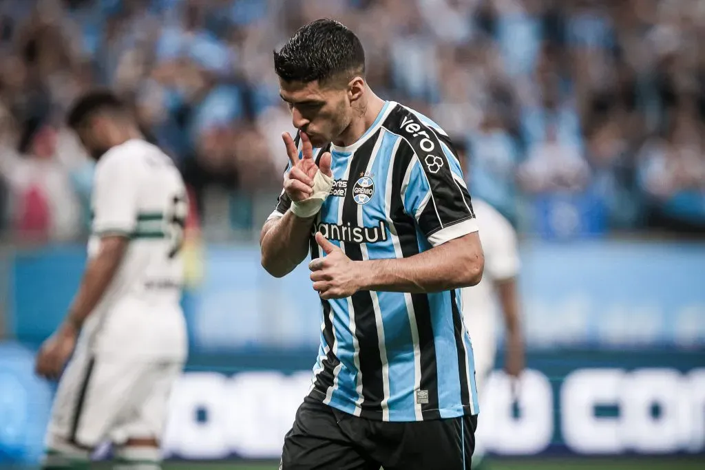Foto: Maxi Franzoi/AGIF – Suárez: uruguaio voltou a marcar pelo Grêmio