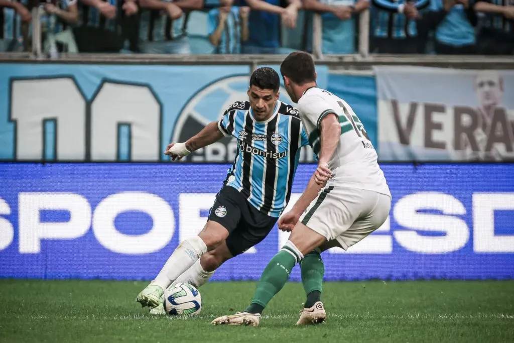 Foto: Maxi Franzoi/AGIF – Grêmio goleou o Coritiba por 5 a 1