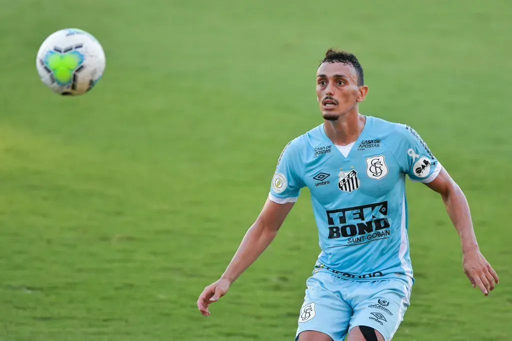 Foto: Thiago Ribeiro/AGIF – Santos defendeu o Santos até 2021, quando foi negociado com o Kashima Antlers