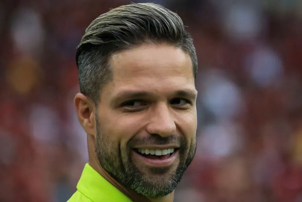 RIO DE JANEIRO, BRAZIL – SEPTEMBER 14: : Diego Ribas of Flamengo smiles before a match between Flamengo and Santos as part of Brasileirao Series A 2019 at Maracana Stadium on September 14, 2019 in Rio de Janeiro, Brazil. (Photo by Bruna Prado/Getty Images)