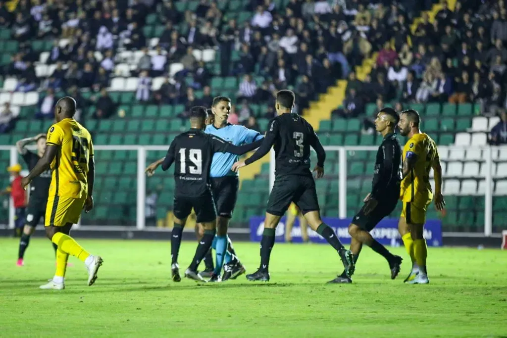 Foto: Douglas Silveira/AGIF