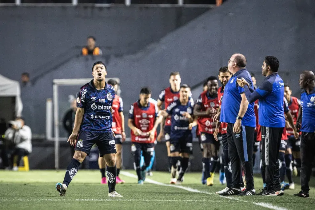 Foto: Abner Dourado/AGIF – Marcos Leonardo comemorando a vitória sobre o Coritiba.