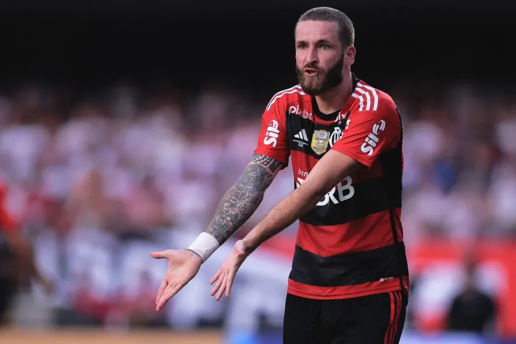 Foto: Ettore Chiereguini/AGIF – Leo Pereira jogador do Flamengo durante partida contra o Sao Paulo no estadio Morumbi pelo campeonato Copa do Brasil 2023.