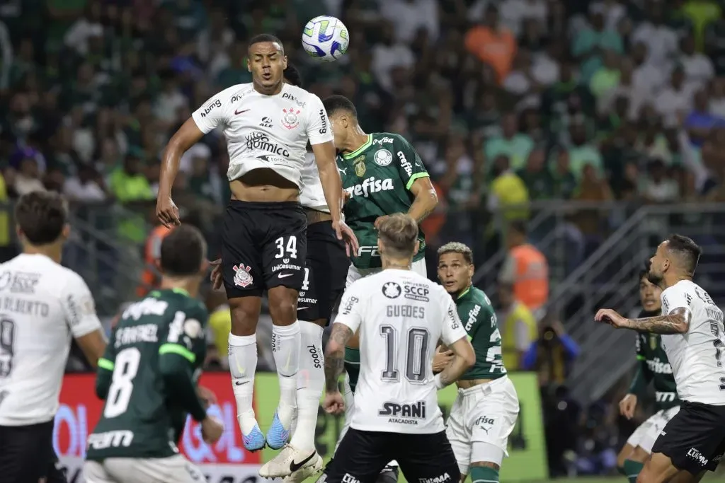 Foto: Marcello Zambrana/AGIF – Murillo em ação pelo Corinthians