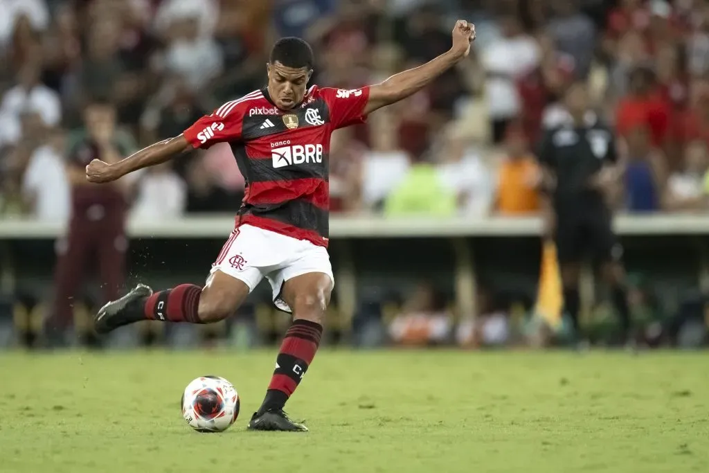 Igor Jesus com a camisa do Flamengo – Foto: Jorge Rodrigues/AGIF