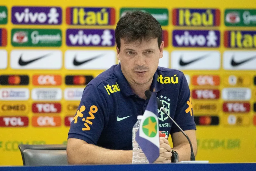 Foto: Gil Gomes/AGIF – Fernando Diniz treinador da Selecao Brasileira durante coletiva de imprensa realizada no Arena Pantanal.