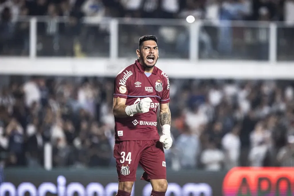 Foto: Abner Dourado/AGIF – João Paulo salvou o Santos no primeiro tempo