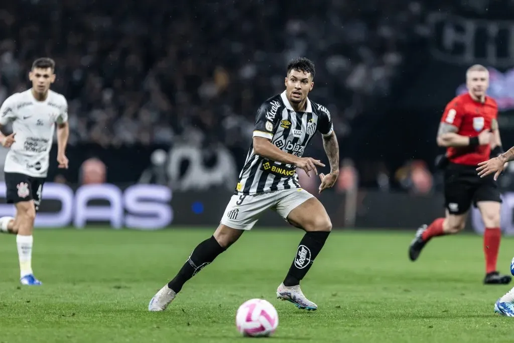 Foto: Abner Dourado/AGIF – Marcos Leonardo jogador do Santos durante partida contra o Corinthians no estadio Arena Corinthians pelo campeonato Brasileiro A 2023.