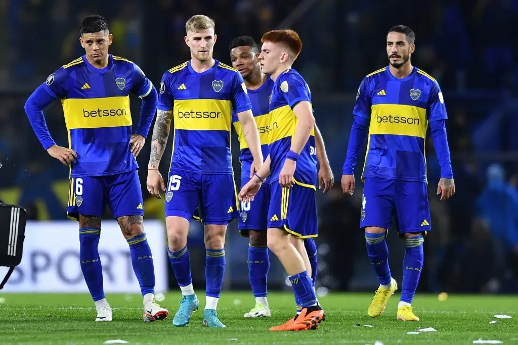 BUENOS AIRES, ARGENTINA – AUGUST 23: Valentín Barco of Boca Juniors (C) and teammates react at half time during the Copa CONMEBOL Libertadores 2023 Quarter-final first leg match between Boca Juniors and Racing Club at Estadio Alberto J. Armando on August 23, 2023 in Buenos Aires, Argentina. (Photo by Marcelo Endelli/Getty Images)