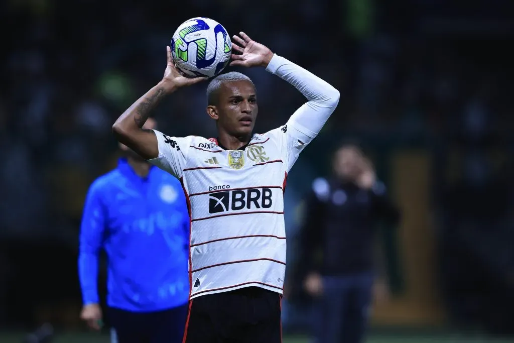SP – SAO PAULO – 08/07/2023 – BRASILEIRO A 2023, PALMEIRAS X FLAMENGO – Wesley jogador do Flamengo durante partida contra o Palmeiras no estadio Arena Allianz Parque pelo campeonato Brasileiro A 2023. Foto: Ettore Chiereguini/AGIF