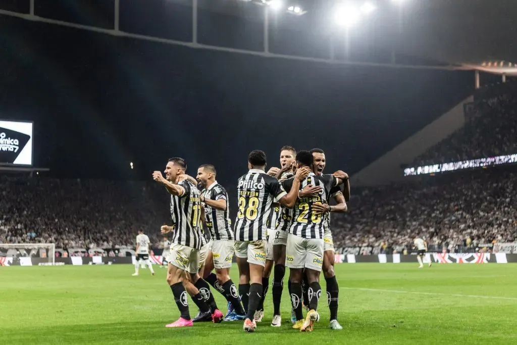 Santos arranca empate do Corinthians, mas segue em situação