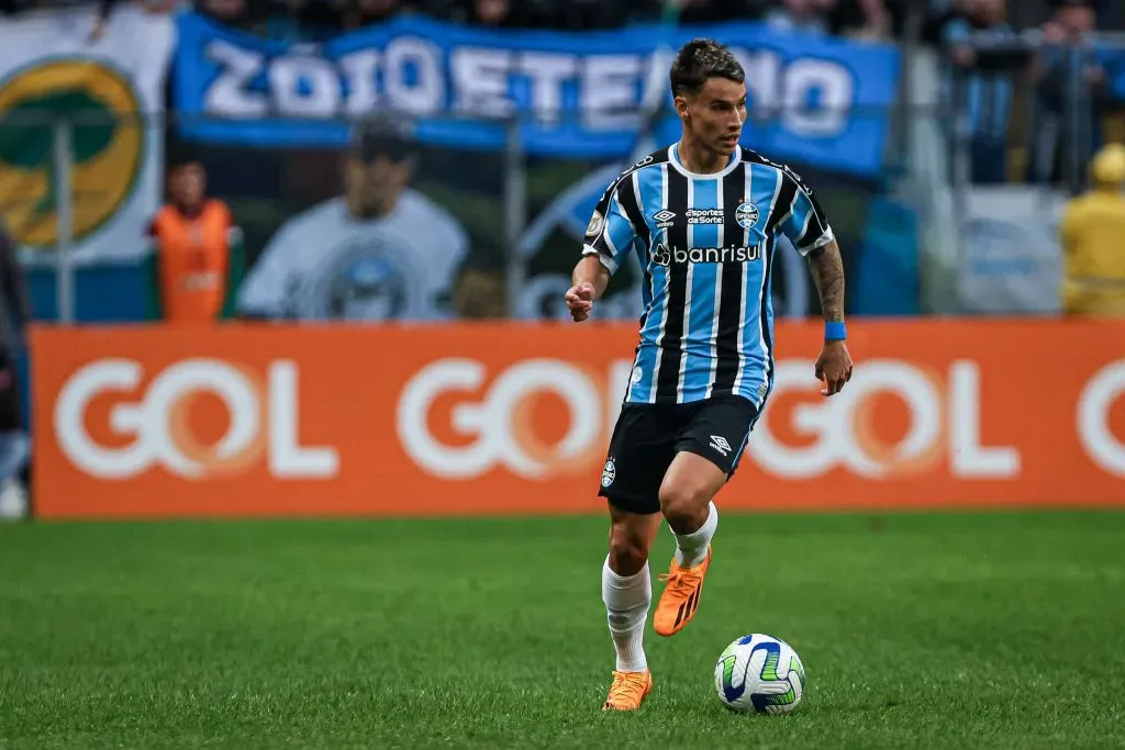 Foto: Maxi Franzoi/AGIF – Ferreira, camisa 10 do Grêmio, está na mira do Atlético para a temporada 2024
