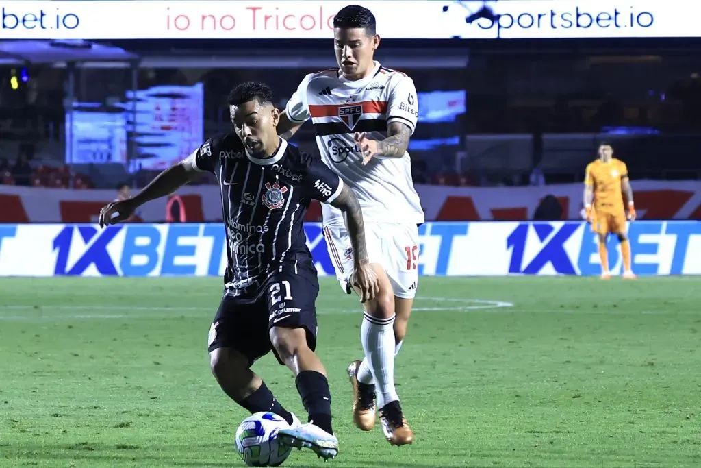 Foto: Marcello Zambrana/AGIF – Bidu em ação no clássico contra o São Paulo.