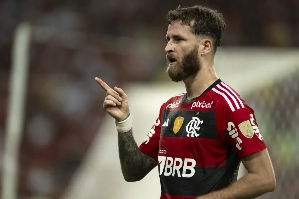 Léo Pereira é relacionado para jogo entre Flamengo e Santos