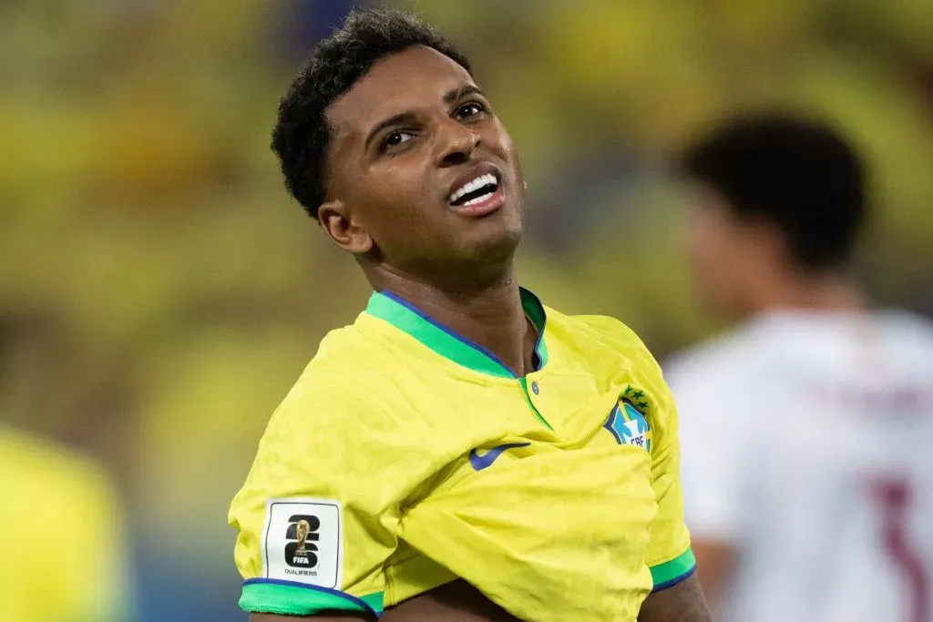 Rodrygo com a camisa da Seleção Brasileira Foto: Gil Gomes/AGIF