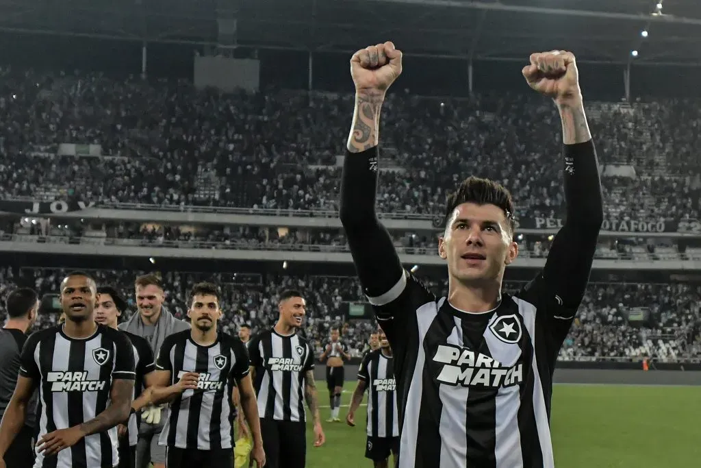 Victor Cuesta, do Botafogo. Foto: Thiago Ribeiro/AGIF