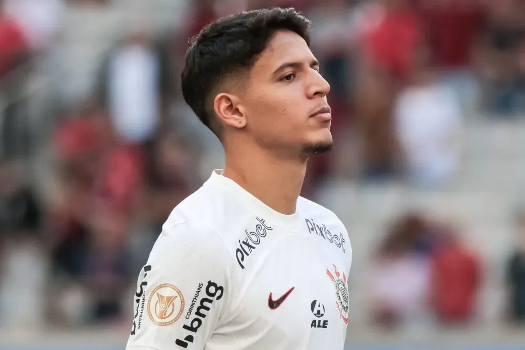 Foto: Robson Mafra/AGIF – Caetano deve ser a opção de Mano para substituir Fábio Santos