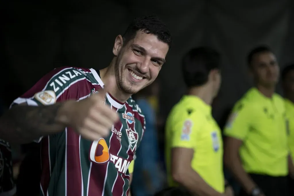 Nino jogador do Fluminense antes da partida contra o Cruzeiro no estadio Maracana pelo campeonato Brasileiro A 2023. Foto: Jorge Rodrigues/AGIF