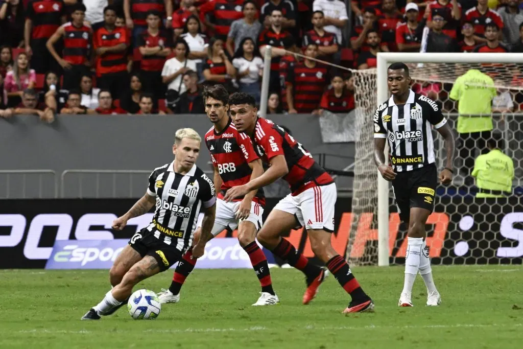 Foto: Mateus Bonomi/AGIF – Soteldo foi decisivo para o Santos contra o Flamengo