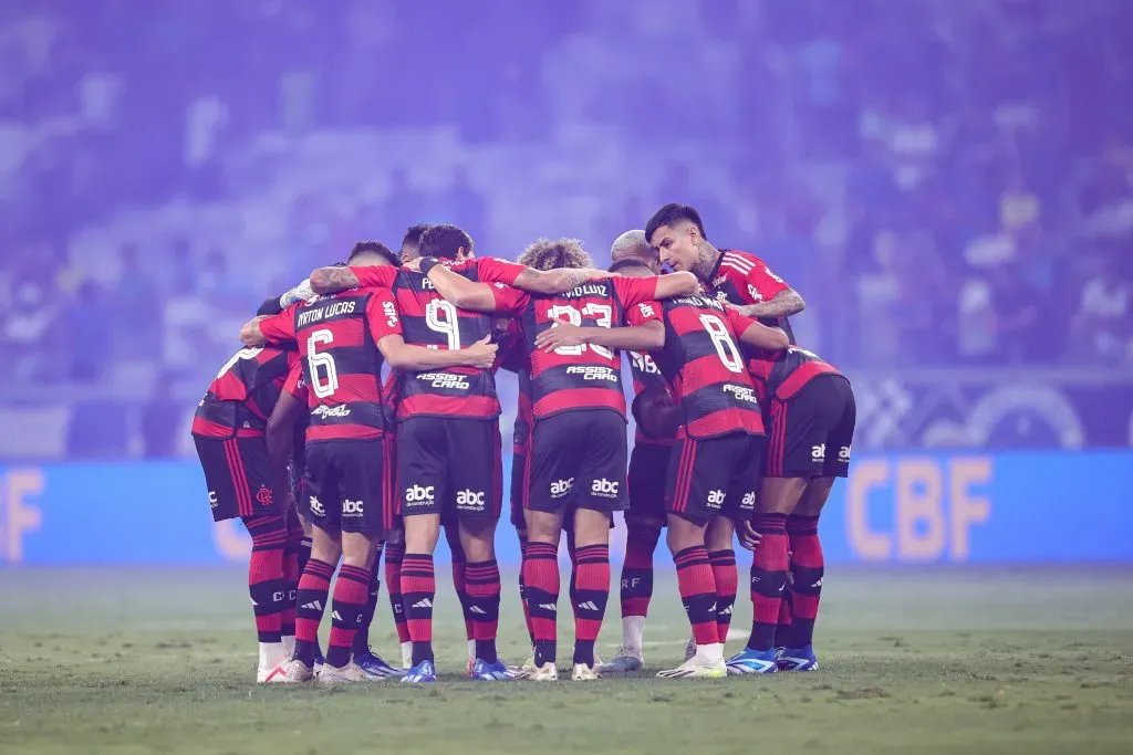 MG – BELO HORIZONTE – 19/10/2023 – BRASILEIRO A 2023, CRUZEIRO X FLAMENGO – Jogadores do Flamengo durante entrada em campo para partida contra o Cruzeiro no estadio Mineirao pelo campeonato Brasileiro A 2023. Foto: Gilson Lobo/AGIF