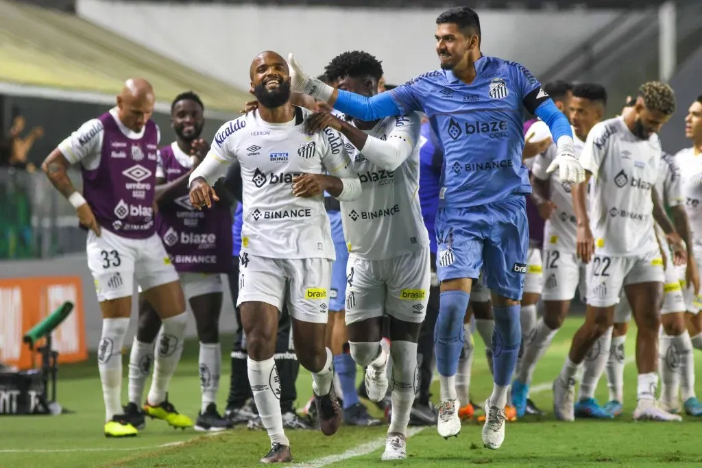 Messias, jogador do Santos, comemora seu gol durante partida contra o Botafogo-SP na Vila Belmiro pela Copa do Brasil 2023 – Foto: Fernanda Luz/AGIF