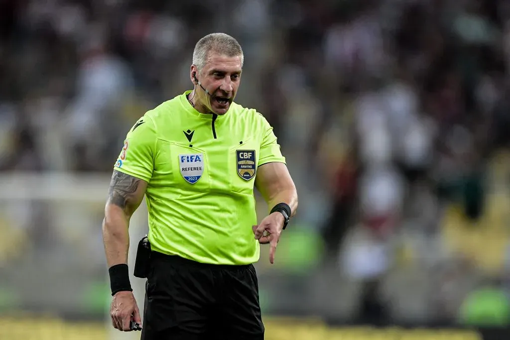 Anderson Daronco durante Fluminense e Flamengo - Foto: Thiago Ribeiro/AGIF