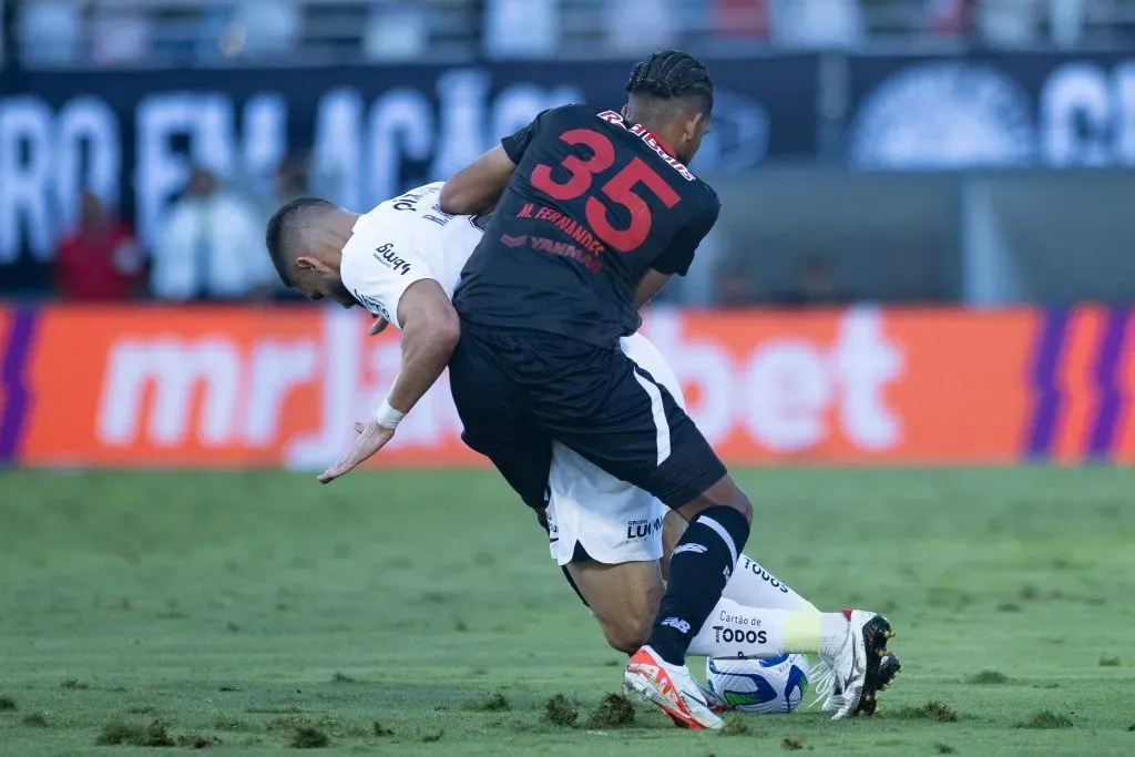 Renato Augusto se machucou em disputa com Matheus Fernandes. Fabio Moreira Pinto/AGIF