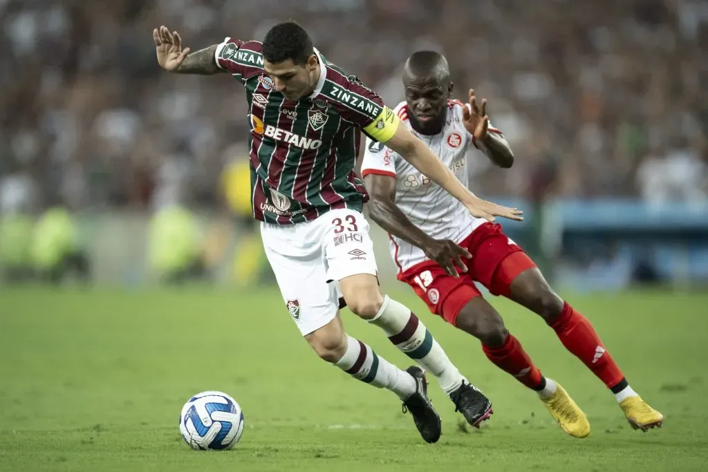 Nino jogador do Fluminense disputa lance com Enner Valencia jogador do Internacional durante partida no estadio Maracana pelo campeonato Libertadores 2023 e agora vão se enfrentar na quarta pelo Brasilierão. Jorge Rodrigues/AGIF