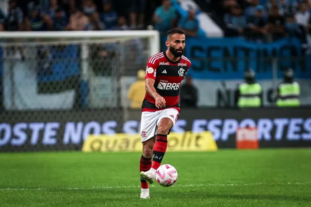 Thiago Maia jogador do Flamengo durante partida contra o Gremio no estadio Arena do Gremio pelo campeonato Brasileiro A 2023.  Maxi Franzoi/AGIF