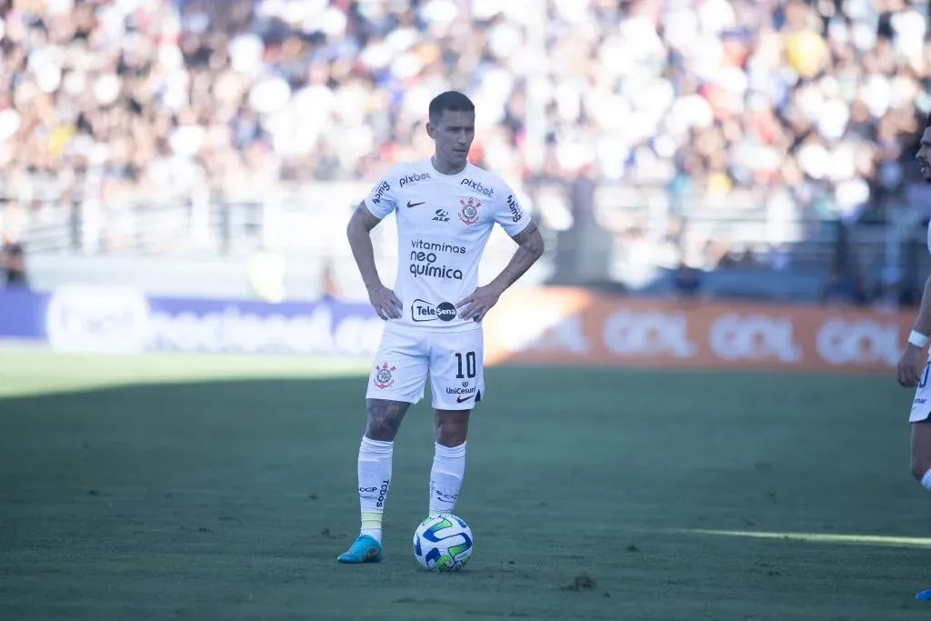 Rojas é uma decepção no Corinthians – Foto: Fabio Moreira Pinto/AGIF.