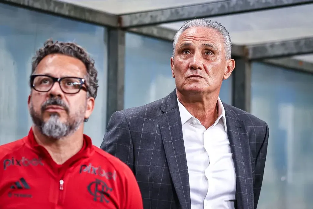 Tite tecnico do Flamengo durante partida contra o Gremio no estadio Arena do Gremio pelo campeonato Brasileiro A 2023. Foto: Maxi Franzoi/AGIF