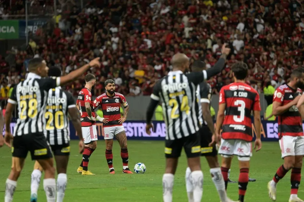 Gabigol em seu último jogo pelo Flamengo no Brasileiro contra o Santos. Foto: Helio Montferre/AGIF