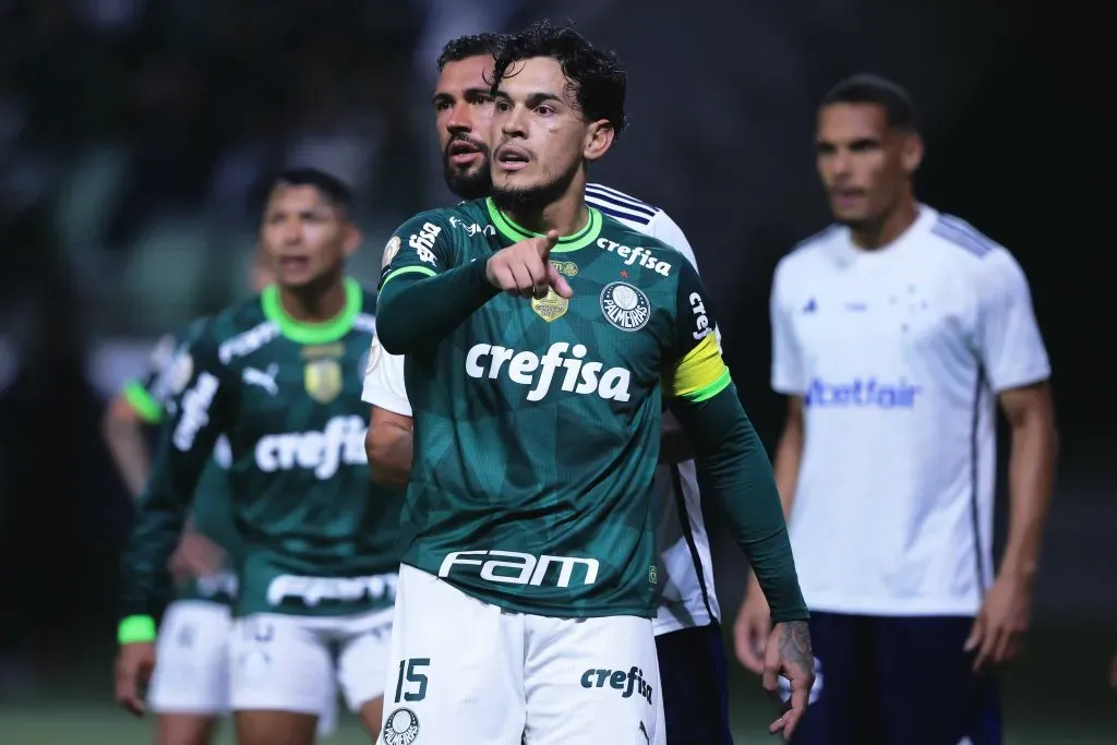 SP – SAO PAULO – 14/08/2023 – BRASILEIRO A 2023, PALMEIRAS X CRUZEIRO – Gustavo Gomez jogador do Palmeiras durante partida contra o Cruzeiro no estadio Arena Allianz Parque pelo campeonato Brasileiro A 2023. Foto: Ettore Chiereguini/AGIF