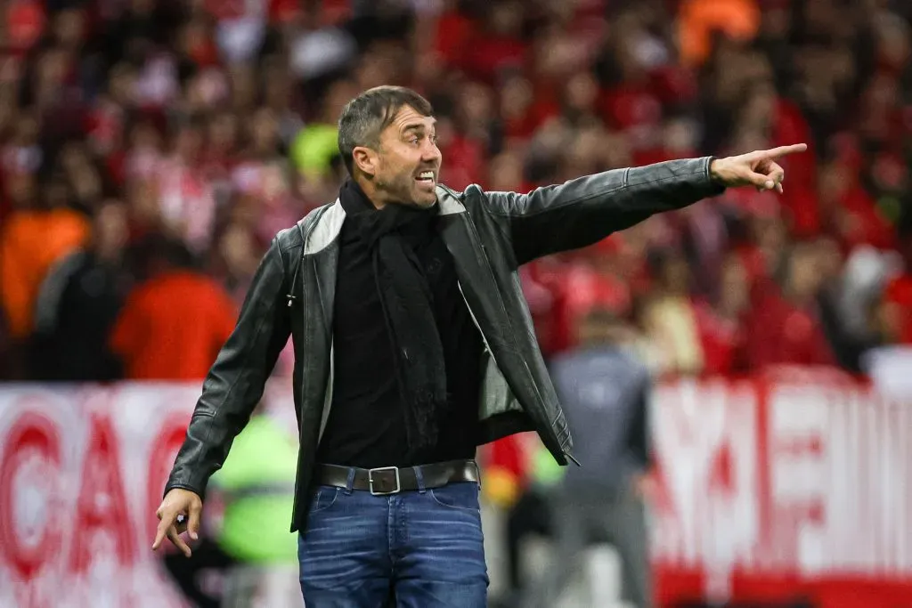 Coudet em ação pelo Colorado. O treinador precisa estar atento para surfar na onda do problema do Flu – Foto: Maxi Franzoi/AGIF