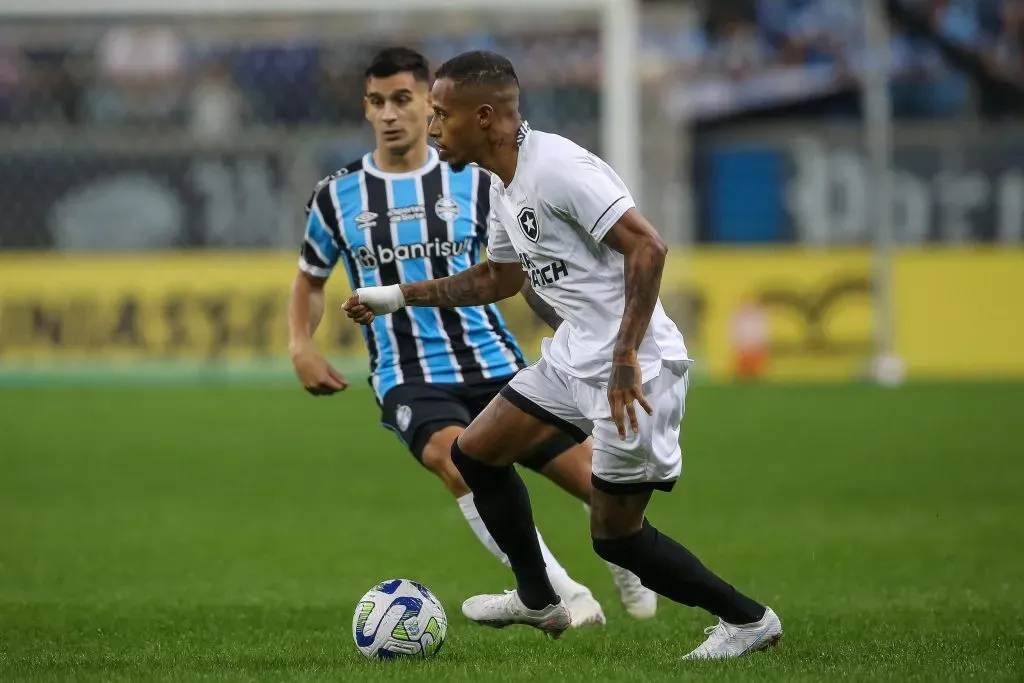 Por que o jogo Botafogo x Grêmio hoje acontece em São Januário?