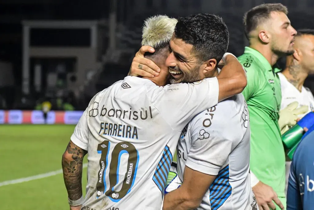 Com ‘hat-trick’, Luis Suárez foi o craque da vitória épica do Grêmio sobre o Botafogo no RJ – Foto: Thiago Ribeiro/AGIF