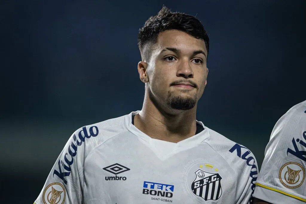 Marcos Leonardo, jogador do Santos, durante partida contra o Goias no estádio Serrinha pelo campeonato Brasileiro A 2023. Foto: Isabela Azine/AGIF