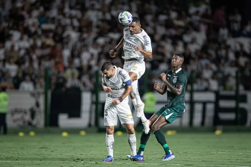 Vitória contra o Esmeraldino veio na reta final. Foto: Heber Gomes/AGIF