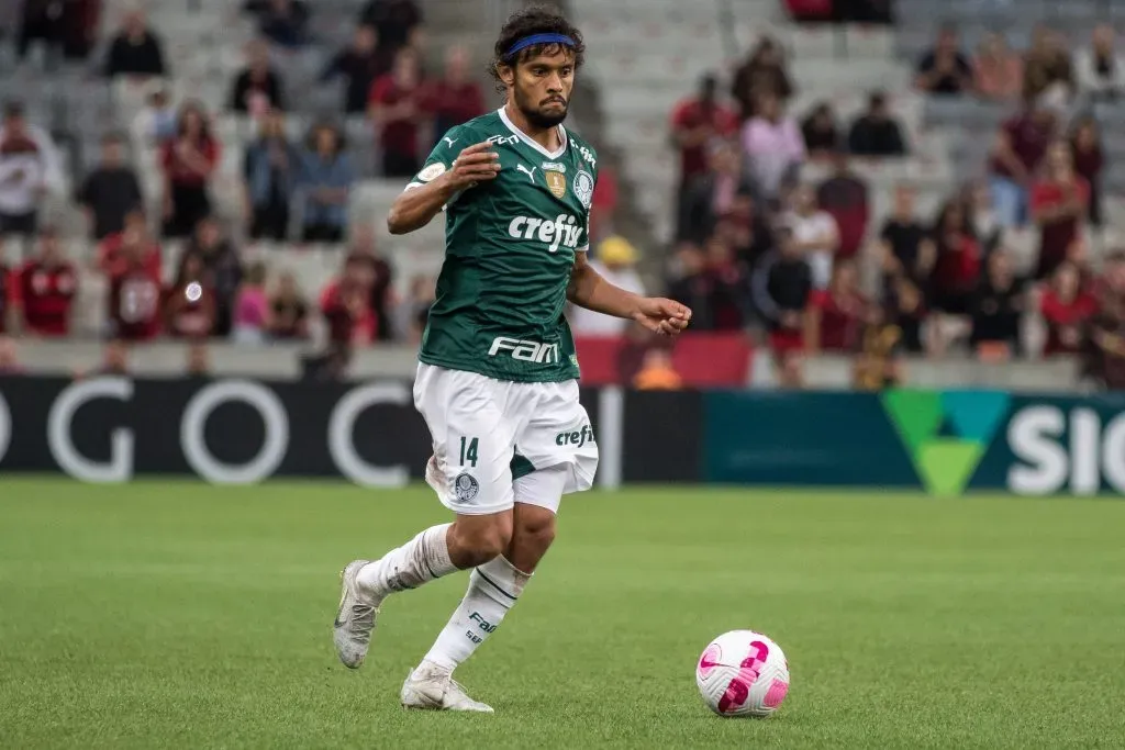 Gustavo Scarpa em partida pelo Palmeiras – Foto: Robson Mafra/AGIF